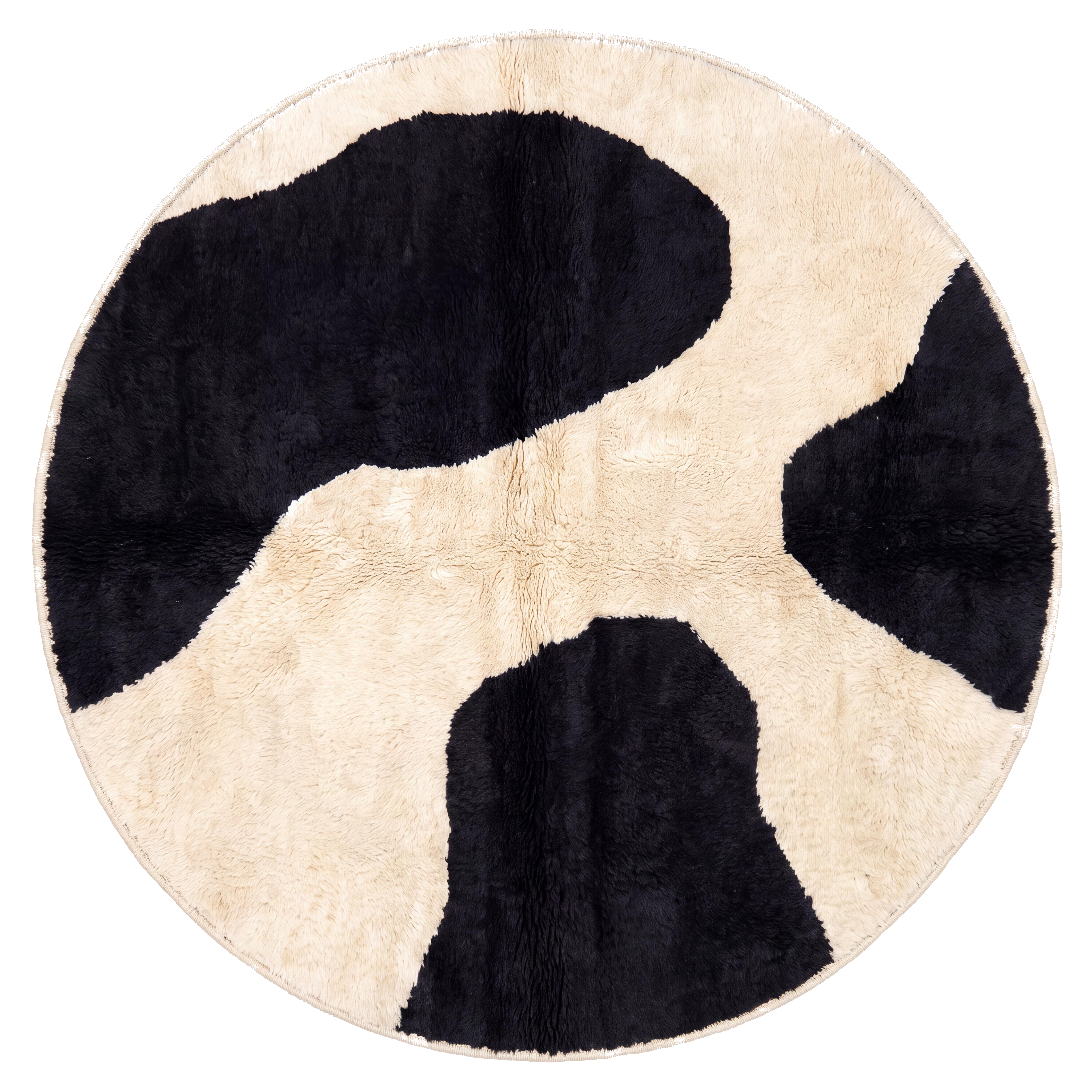 Black & Cream — Round